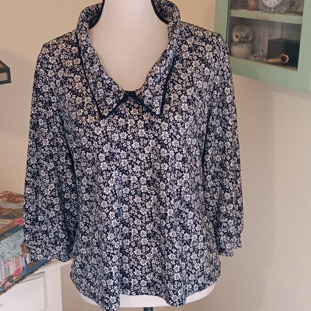 AUW Blue and White Flowered Top. Cottagecore. Floral. Country